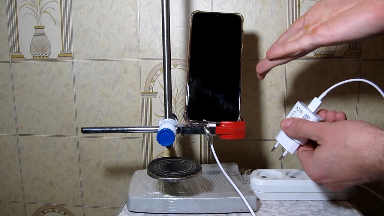 Is it possible to get electricity from air? We charge mobile phone with switched-off charger! (Trick and explanation)